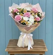 Букет цветов из:  Гвоздики, Орхидеи и Розы в Едрово