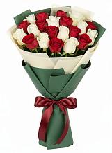 Букет Микс из красных и белых роз в Едрово