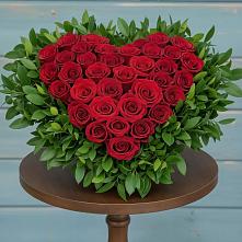 Цветочная композиция из Розы в виде сердца в Едрово