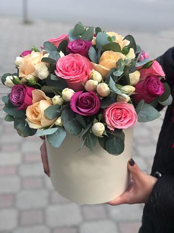 Цветочная композиция из Розы в шляпной коробке в Едрово