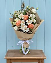 Букет цветов из:  Альстромерии, Лизиантусы, Розы и Хризантемы в Едрово