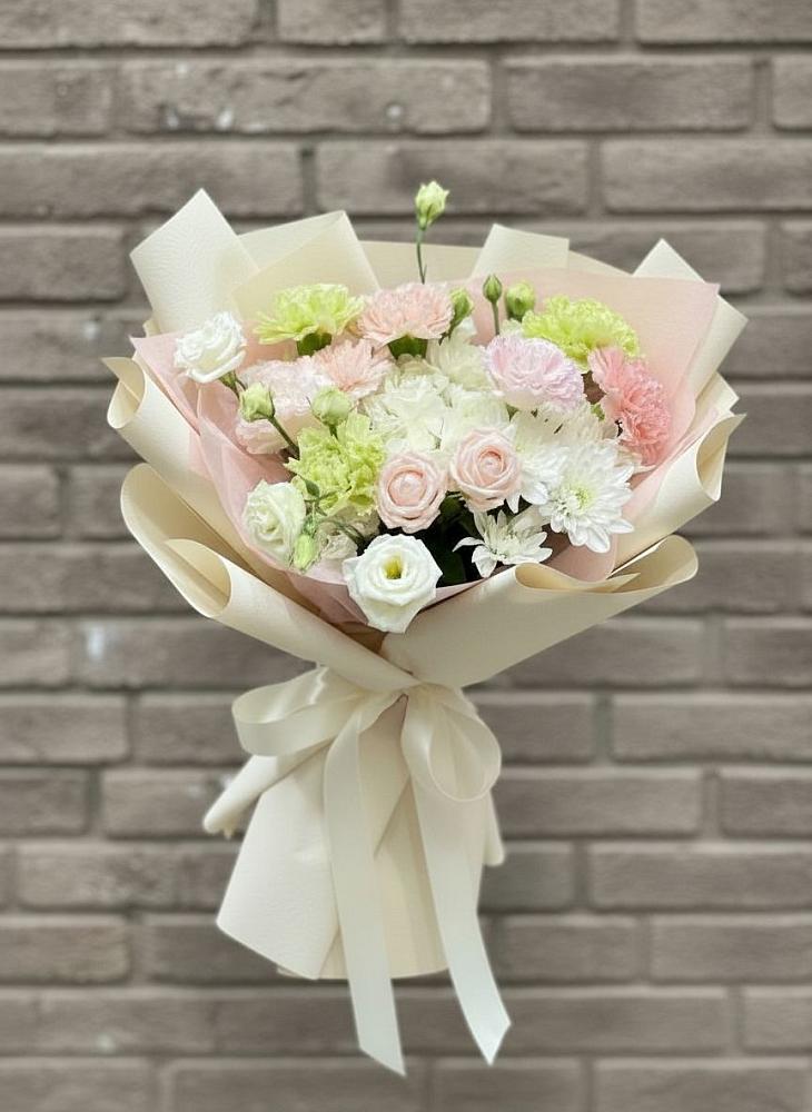 Букет цветов из: Гвоздики, Розы, Лизиантусы и Хризантемы в Едрово