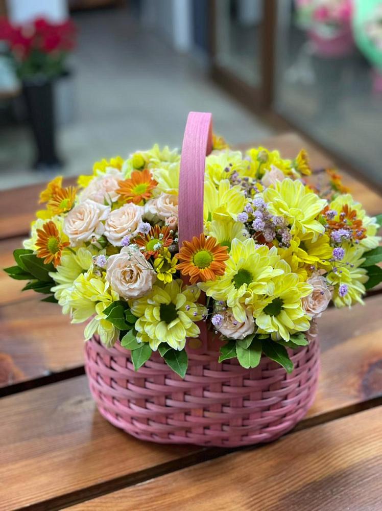 Цветочная композиция из Хризантемы и Розы в корзине в Едрово