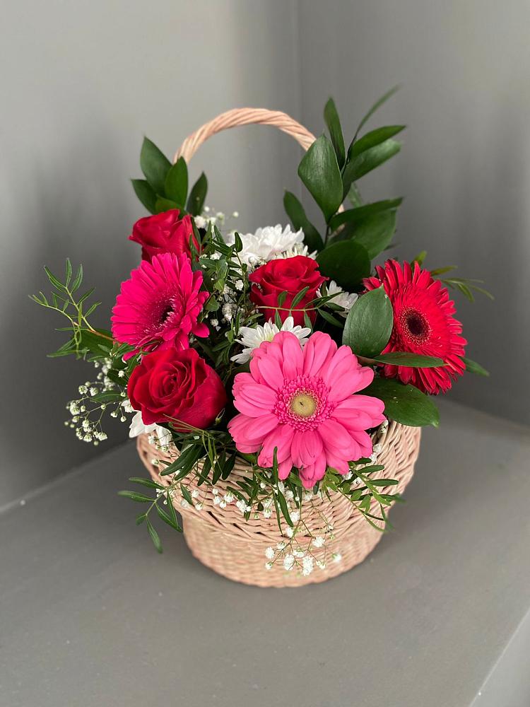 Цветочная композиция из Розы, Хризантемы и Герберы в корзине в Едрово