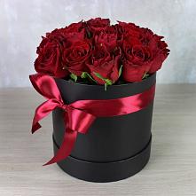 Цветочная композиция из Розы в шляпной коробке в Едрово