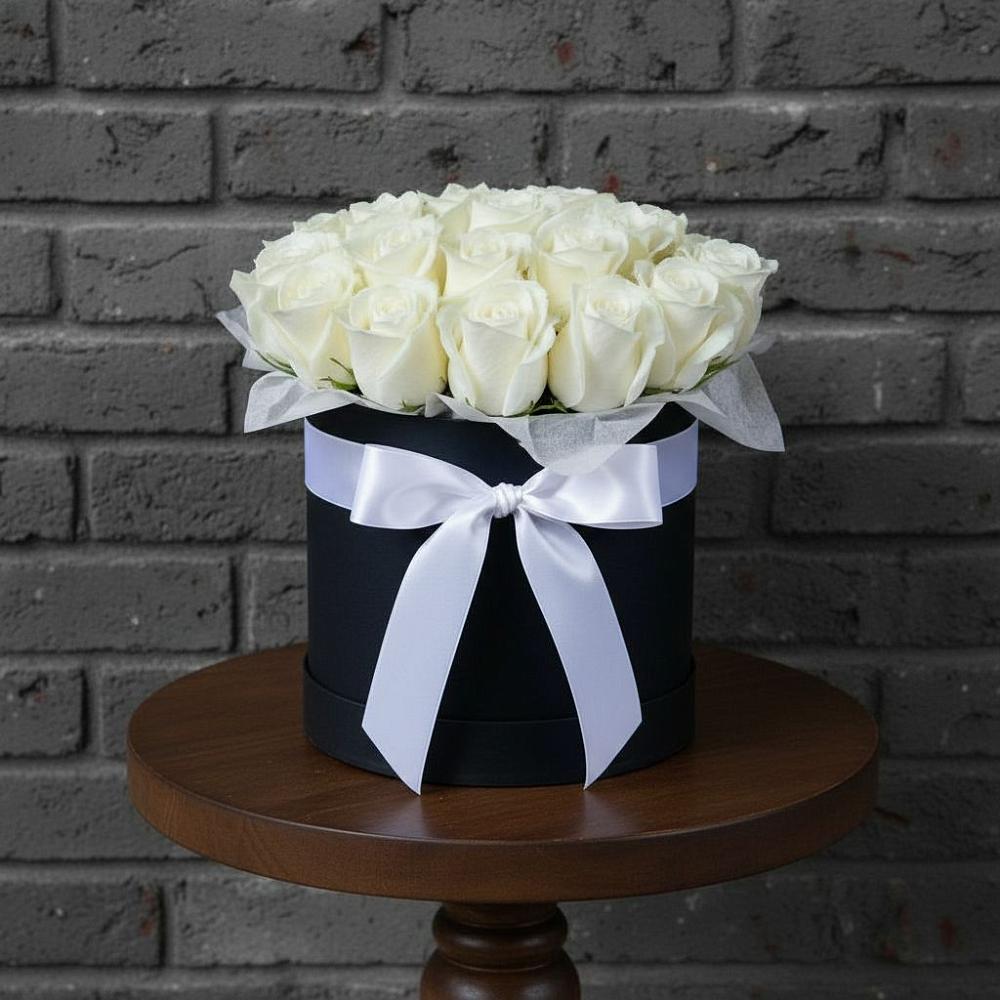 Цветочная композиция из Розы в шляпной коробке в Едрово