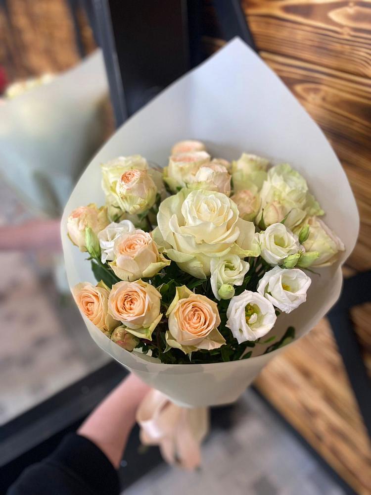 Букет цветов из: Розы и Лизиантусы в Едрово